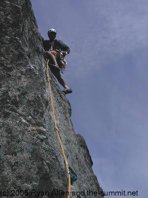Arunleadingoutofthecomfortableledge,highontheroute.